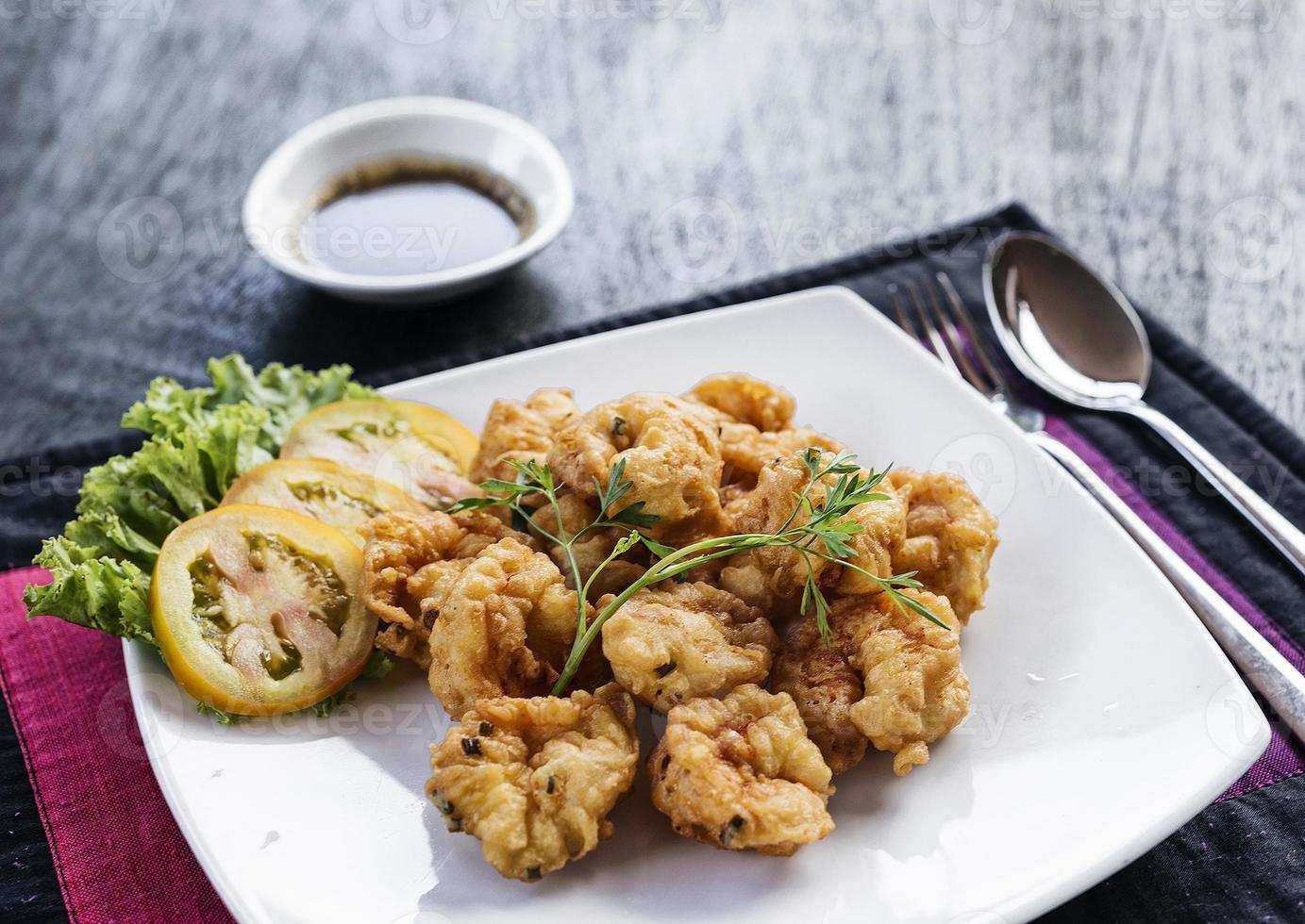 Tempura de gambas frescas entrante de marisco frito foto