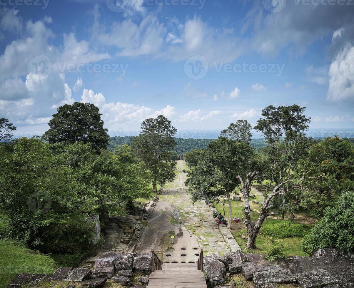 La vista horizontal desde el templo de la montaña Preah Vihear en el norte de Camboya foto