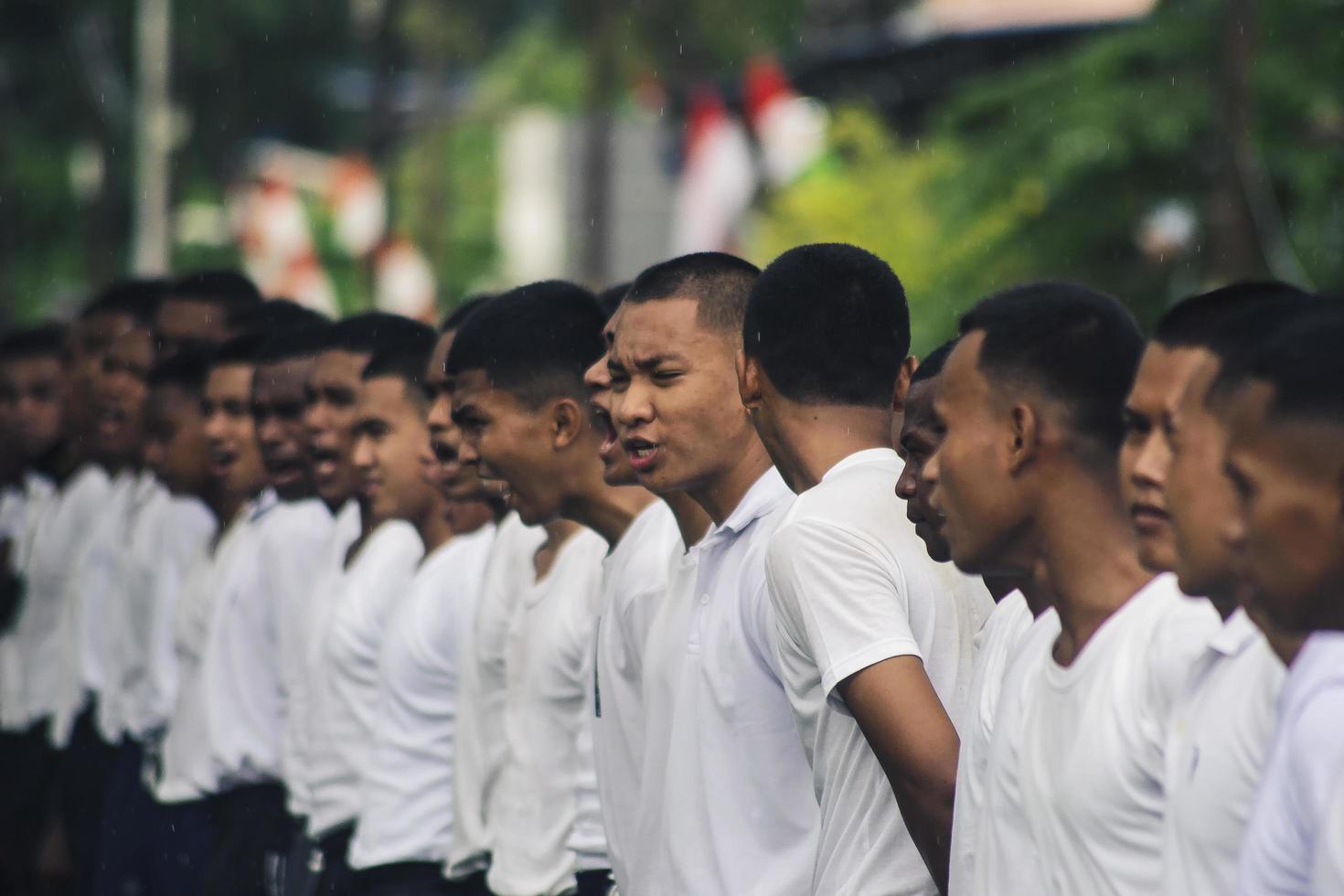 sorong, papua occidental, indonesia 2021- candidatos no comisionados de la policía indonesia foto