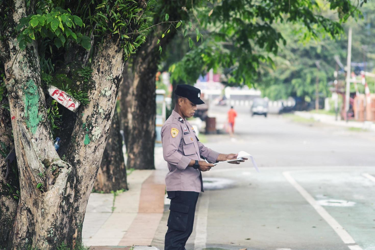 sorong, papua occidental, indonesia 2021- candidatos no comisionados de la policía indonesia foto