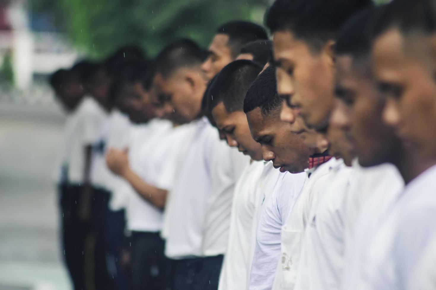 sorong, papua occidental, indonesia 2021- candidatos no comisionados de la policía indonesia foto