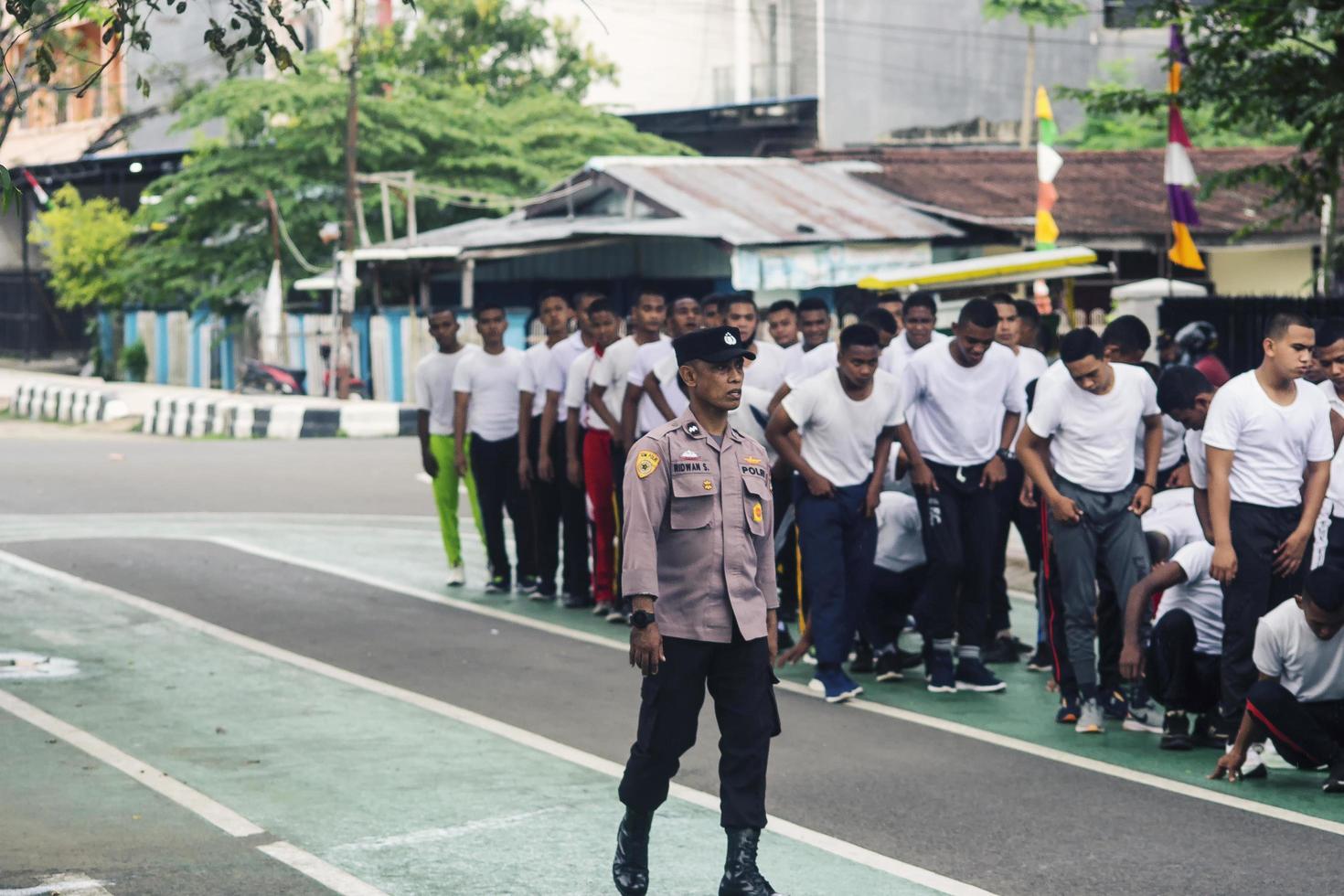 sorong, papua occidental, indonesia 2021- candidatos no comisionados de la policía indonesia foto