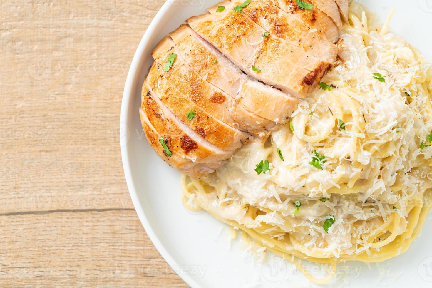 Spaghetti white creamy sauce with grilled chicken photo