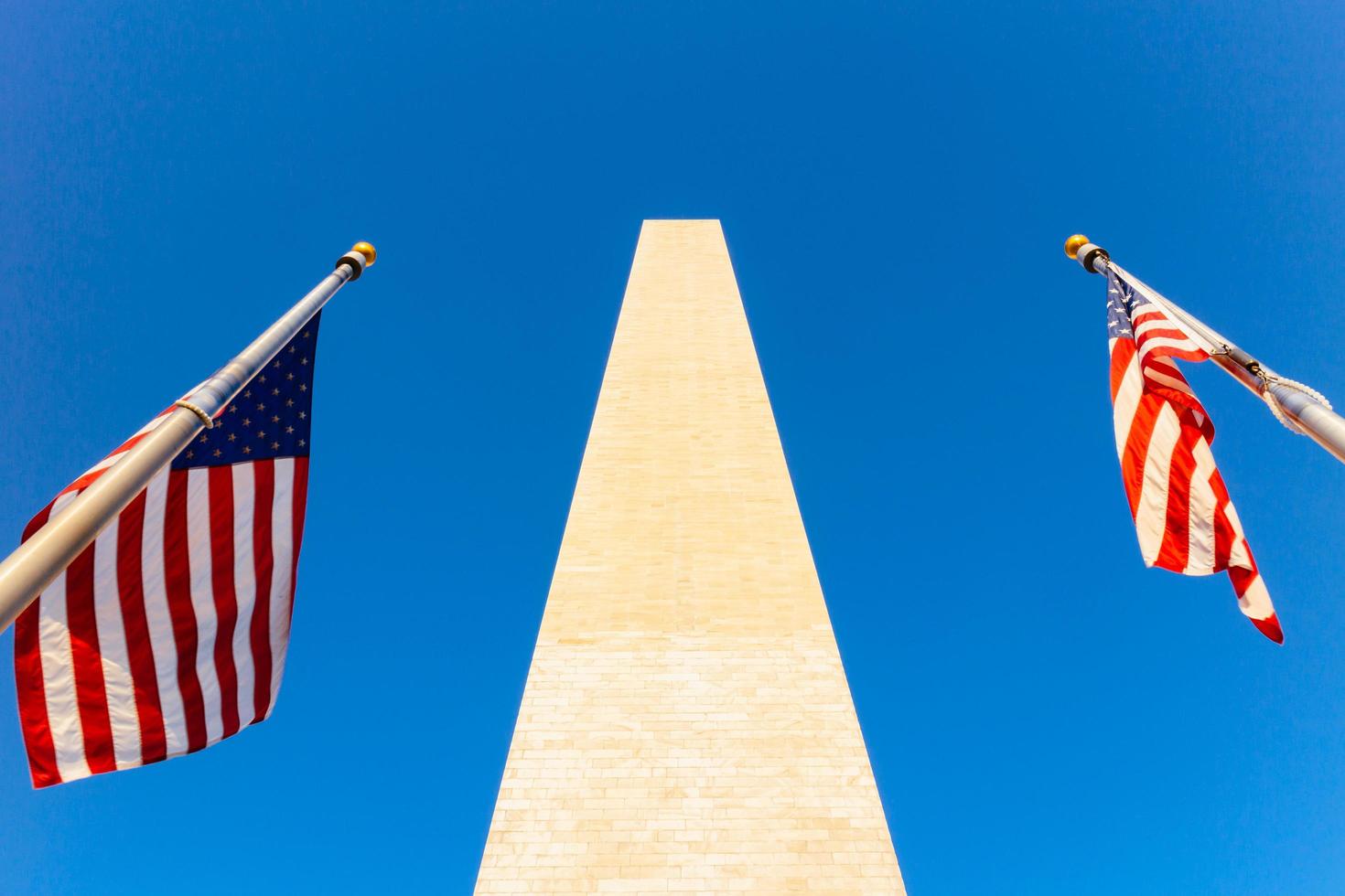 Washington monument on a sunny day. photo