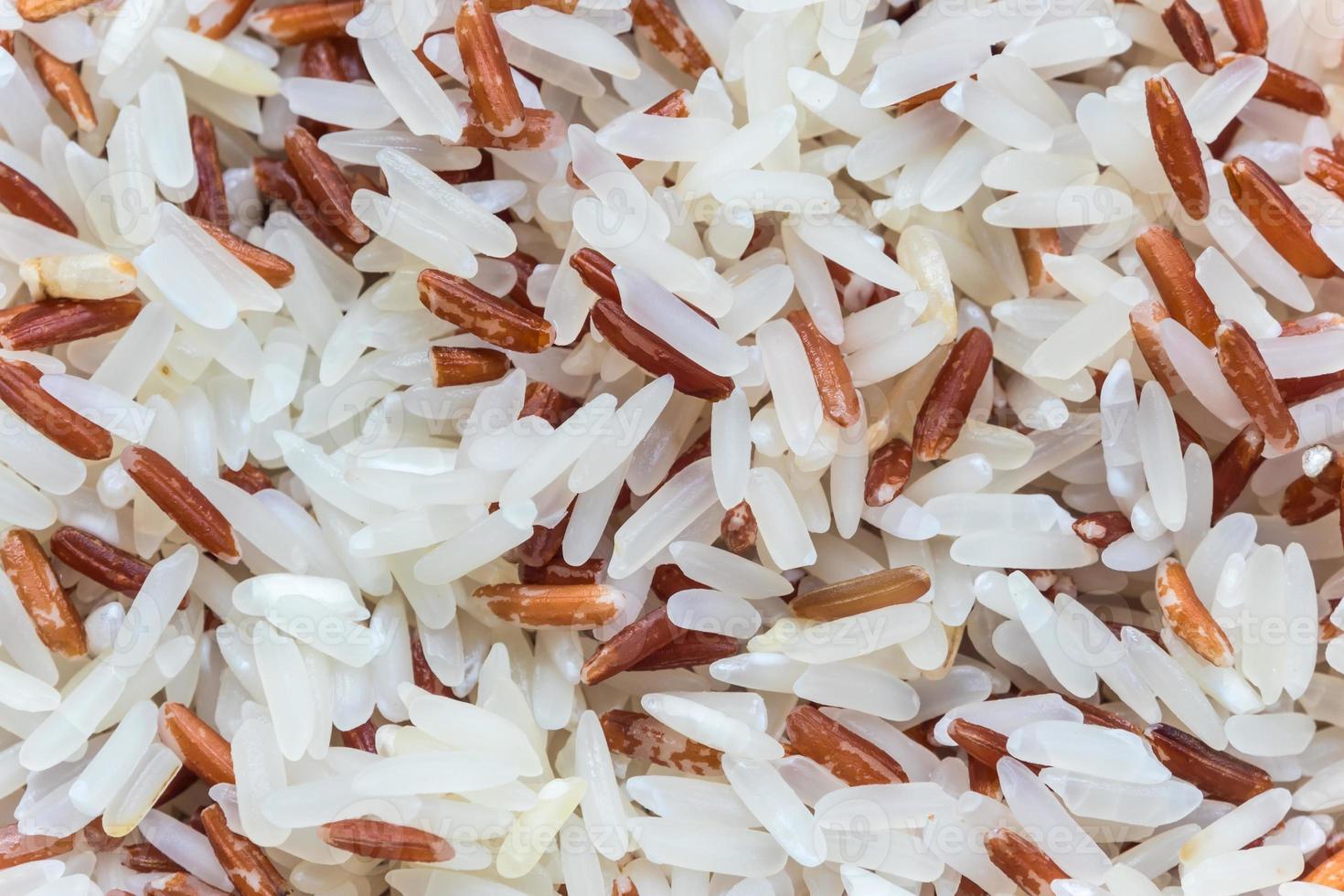 mezcla de arroz blanco y arroz integral foto
