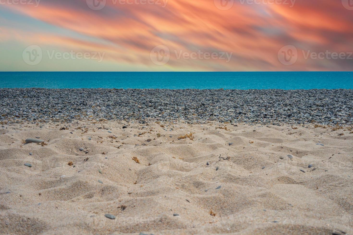 marino con una hermosa puesta de sol rosa. foto