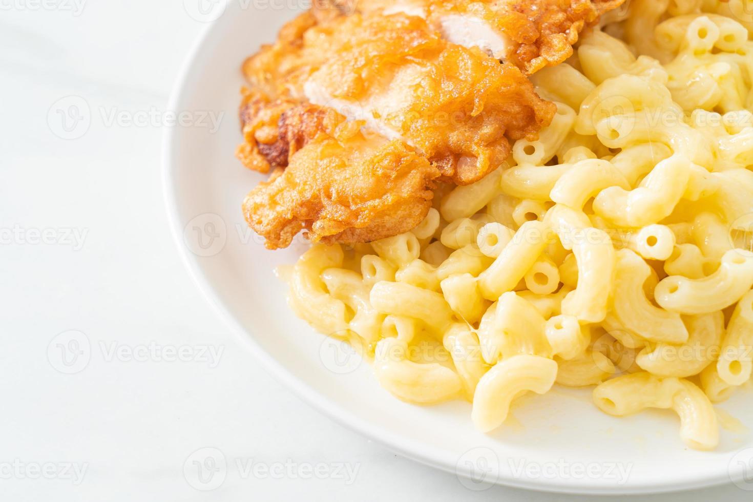 Mac and cheese with fried chicken photo