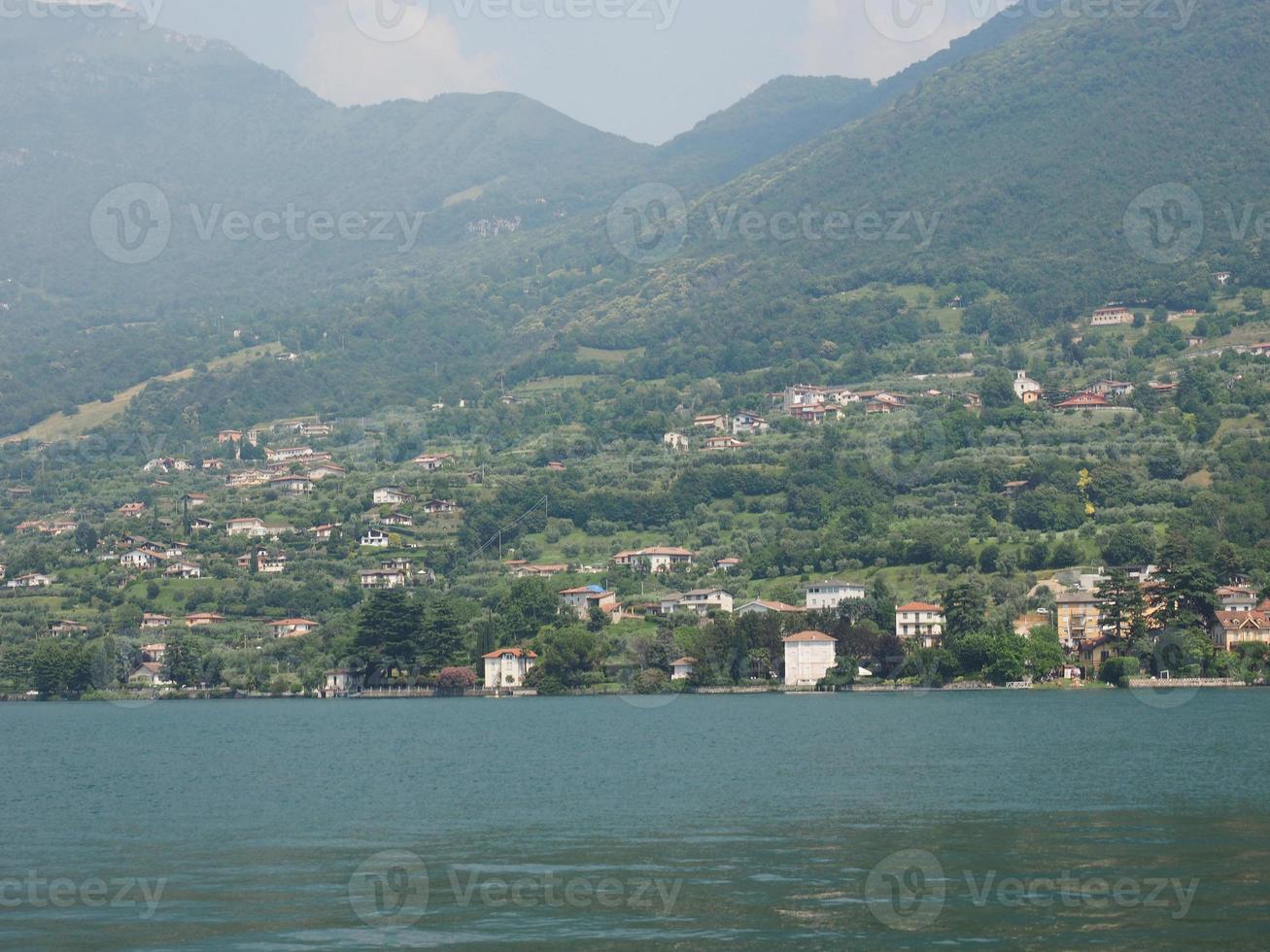 vista del lago iseo foto