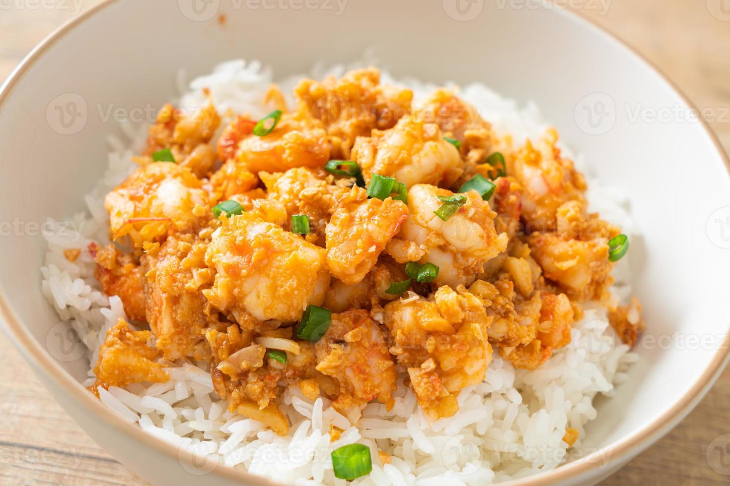 Stir-fried shrimps with garlic and shrimps paste photo