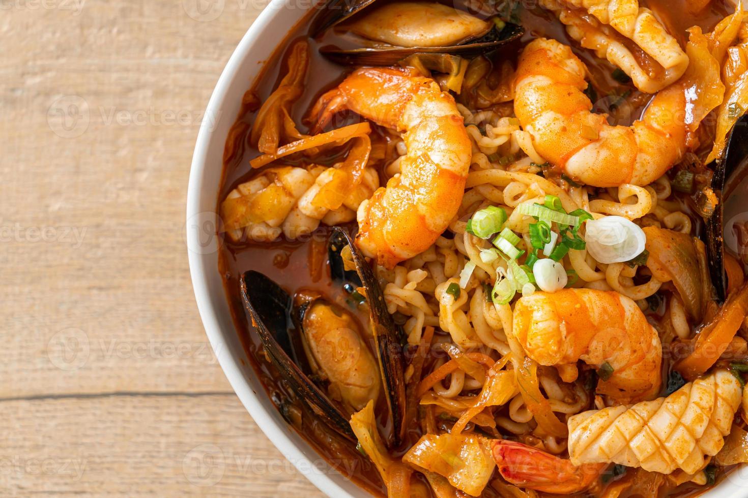 Jjamppong -  Korean seafood noodle soup photo