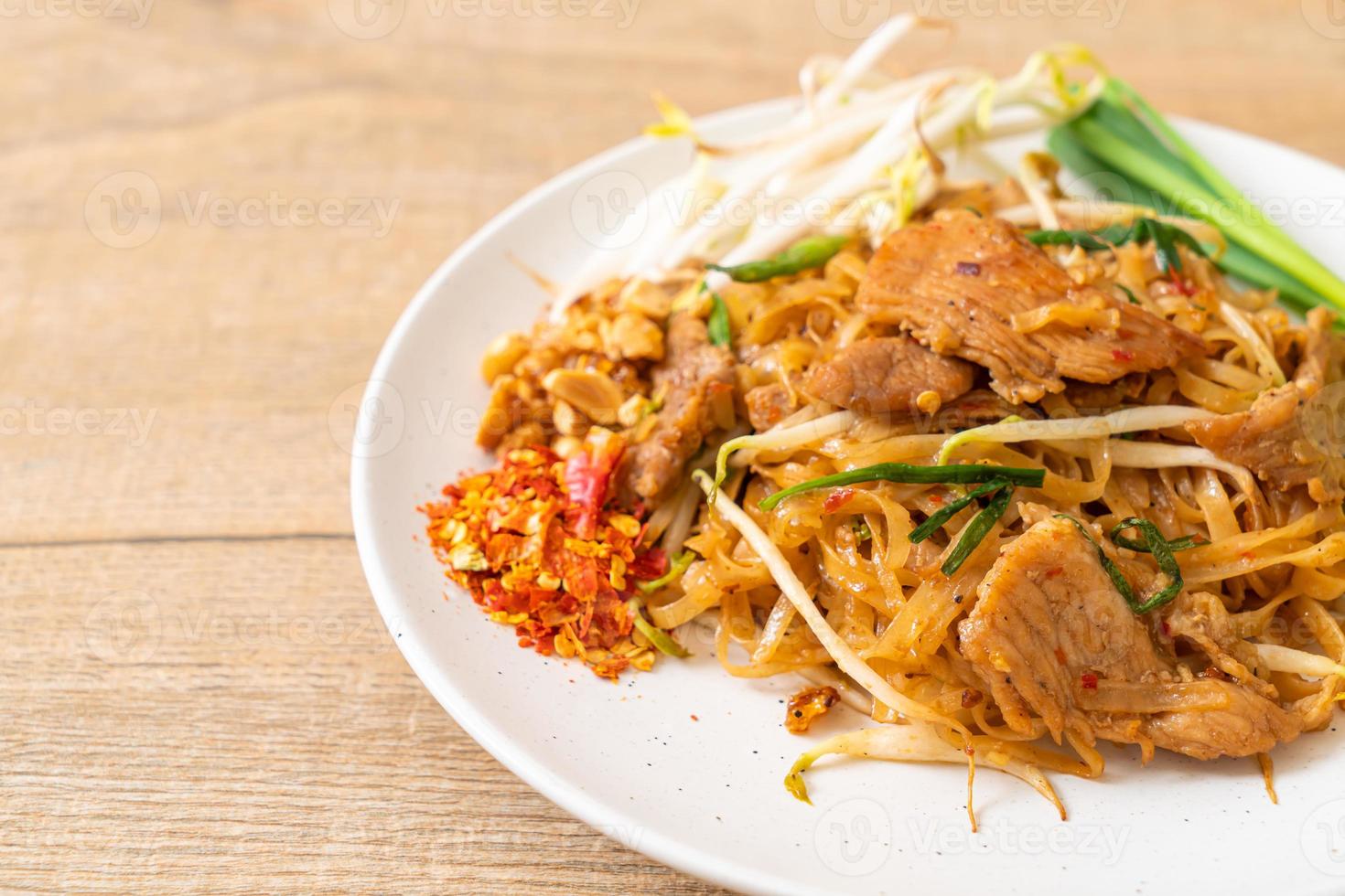 Stir-fried rice noodles with pork photo