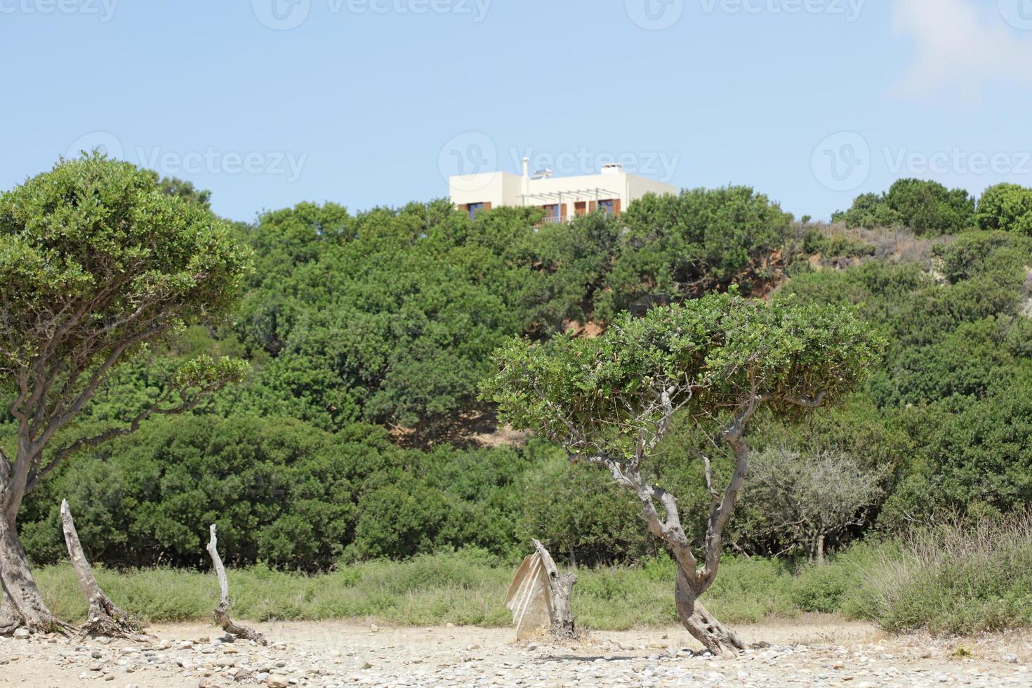 playa peristeres rodakino isla de creta zona de acampada gratuita covid-19 foto