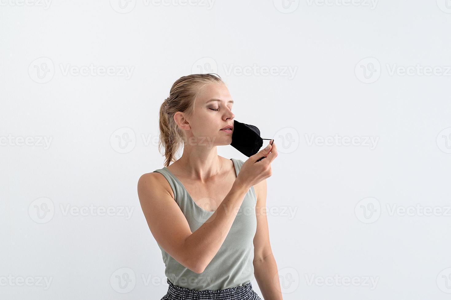 mujer joven, en, un, máscara protectora foto