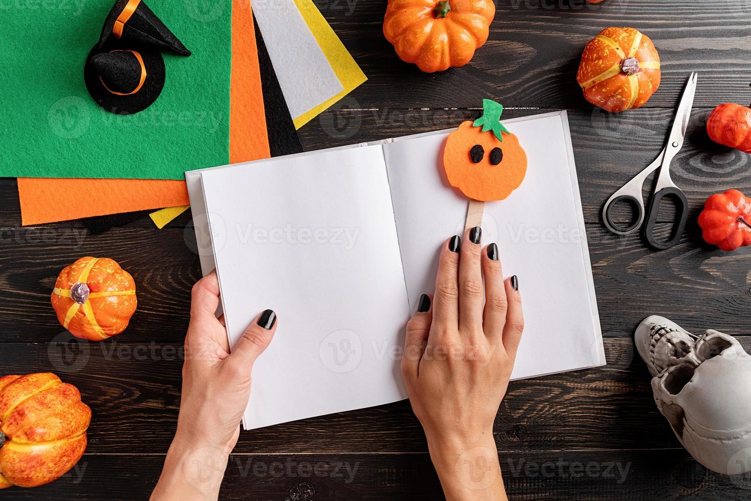 Making Halloween pumpkin bookmark craft photo