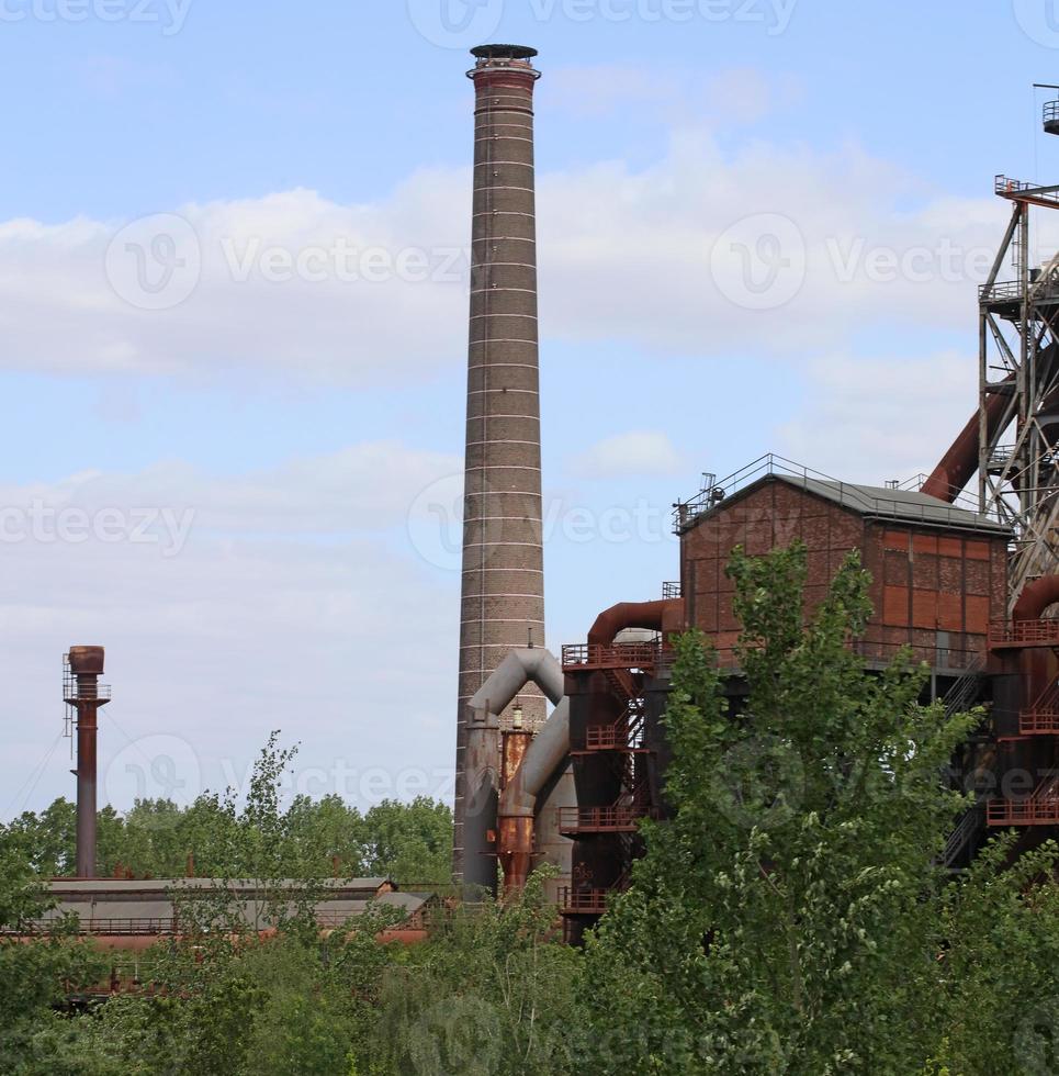 Zona de antigua fábrica industrial abandonada Landschaftpark Duisburg Nord foto