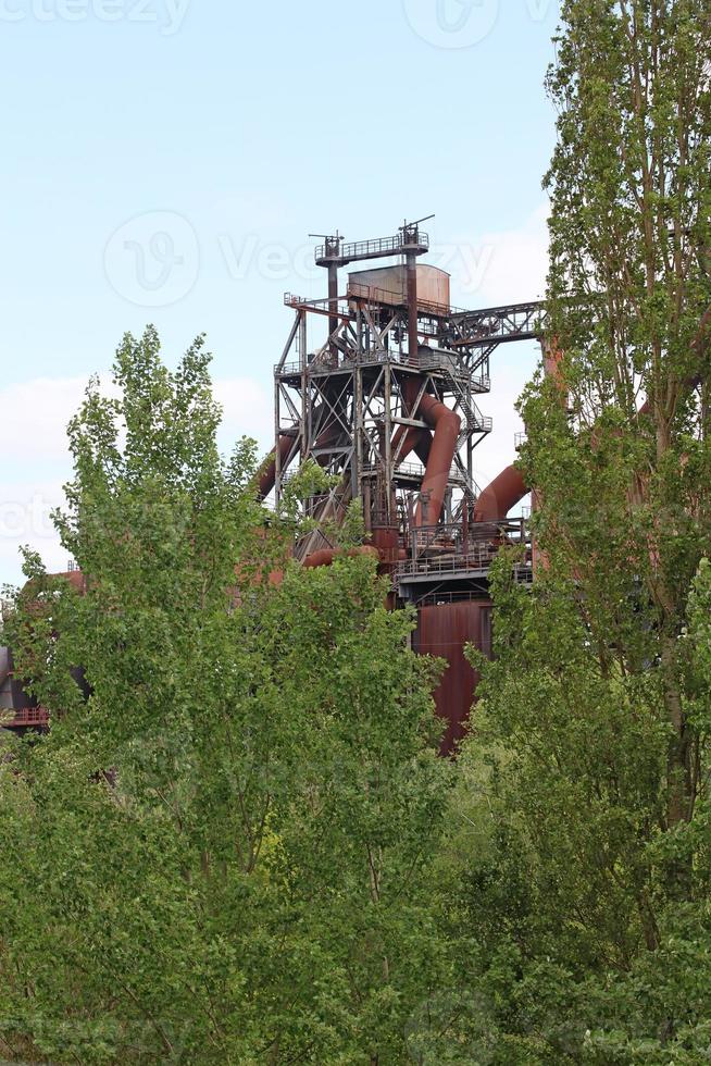 Zona de antigua fábrica industrial abandonada Landschaftpark Duisburg Nord foto