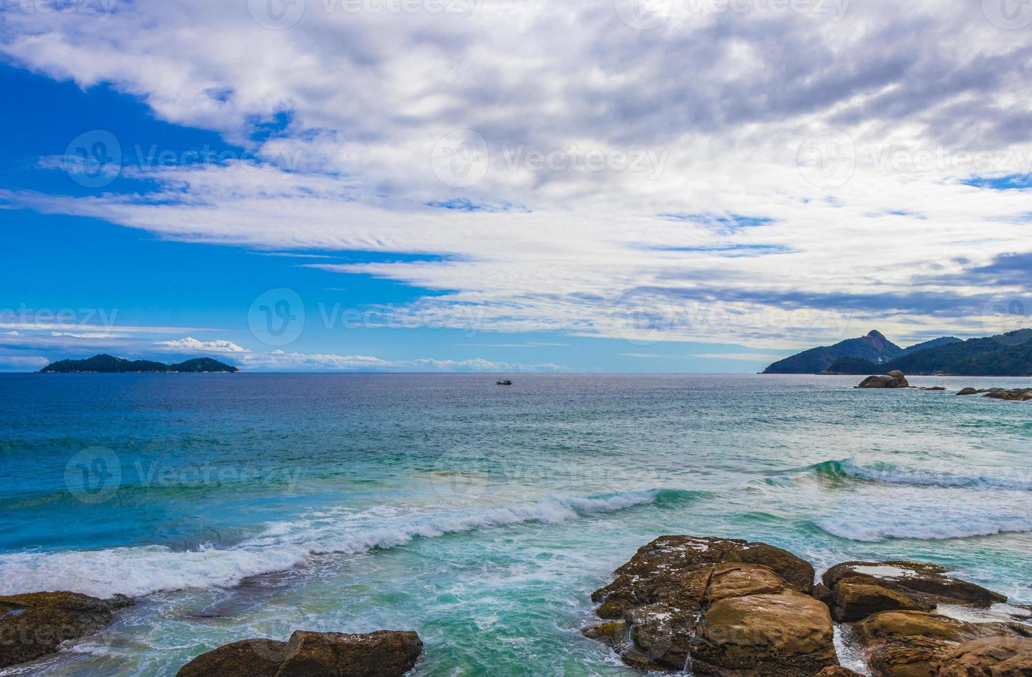 praia lopes mendes beach en la isla tropical ilha grande brasil. foto