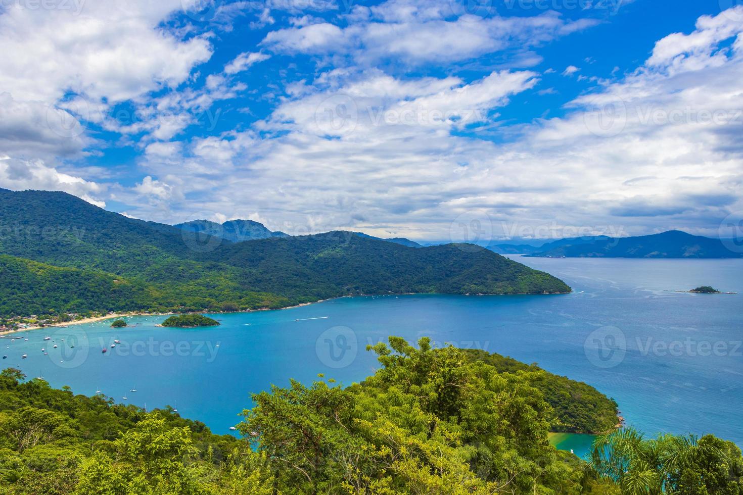 gran isla tropical ilha grande abraao panorama de la playa brasil. foto