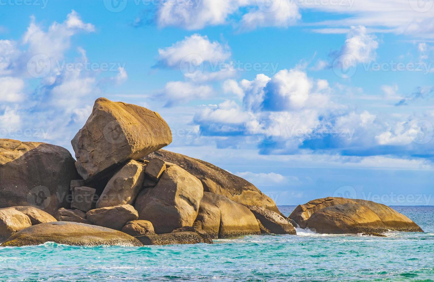 formaciones rocosas cantos rodados ilha grande playa santo antonio brasil. foto