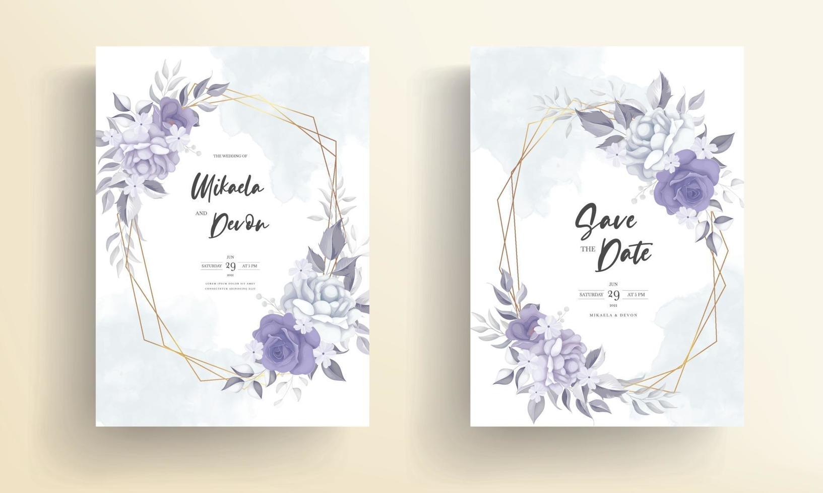 hermosa tarjeta de invitación de boda con decoración de flores moradas vector