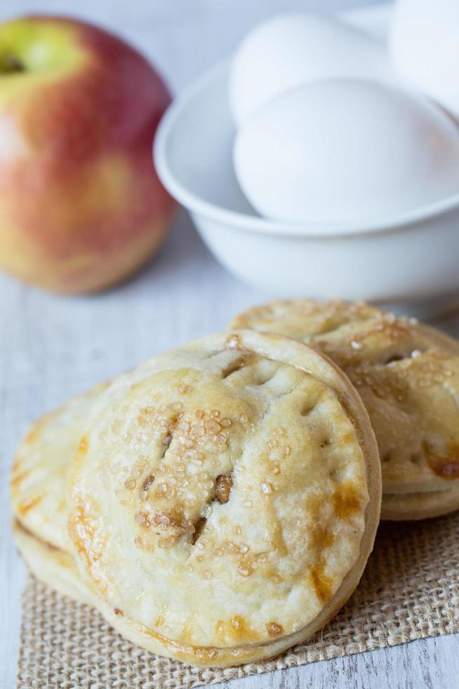 empanadas de manzana con huevos foto