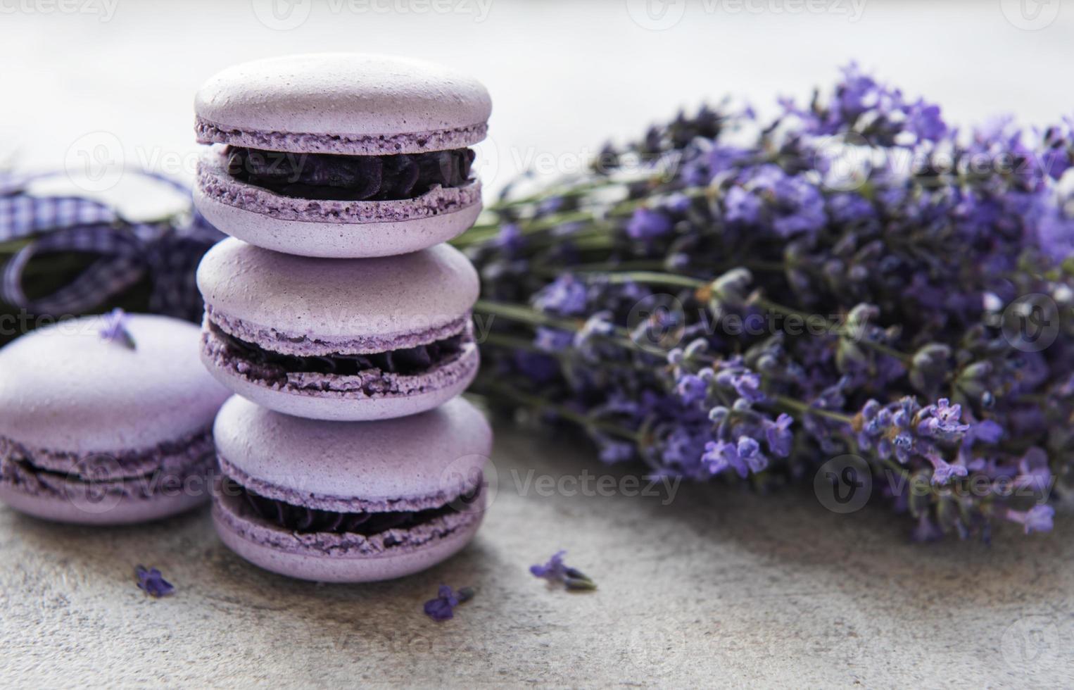 macarons franceses con sabor a lavanda foto