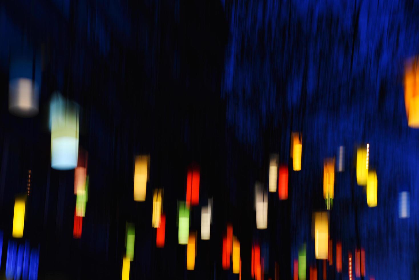 coloridas luces abstractas decorativas en la noche como fondo foto