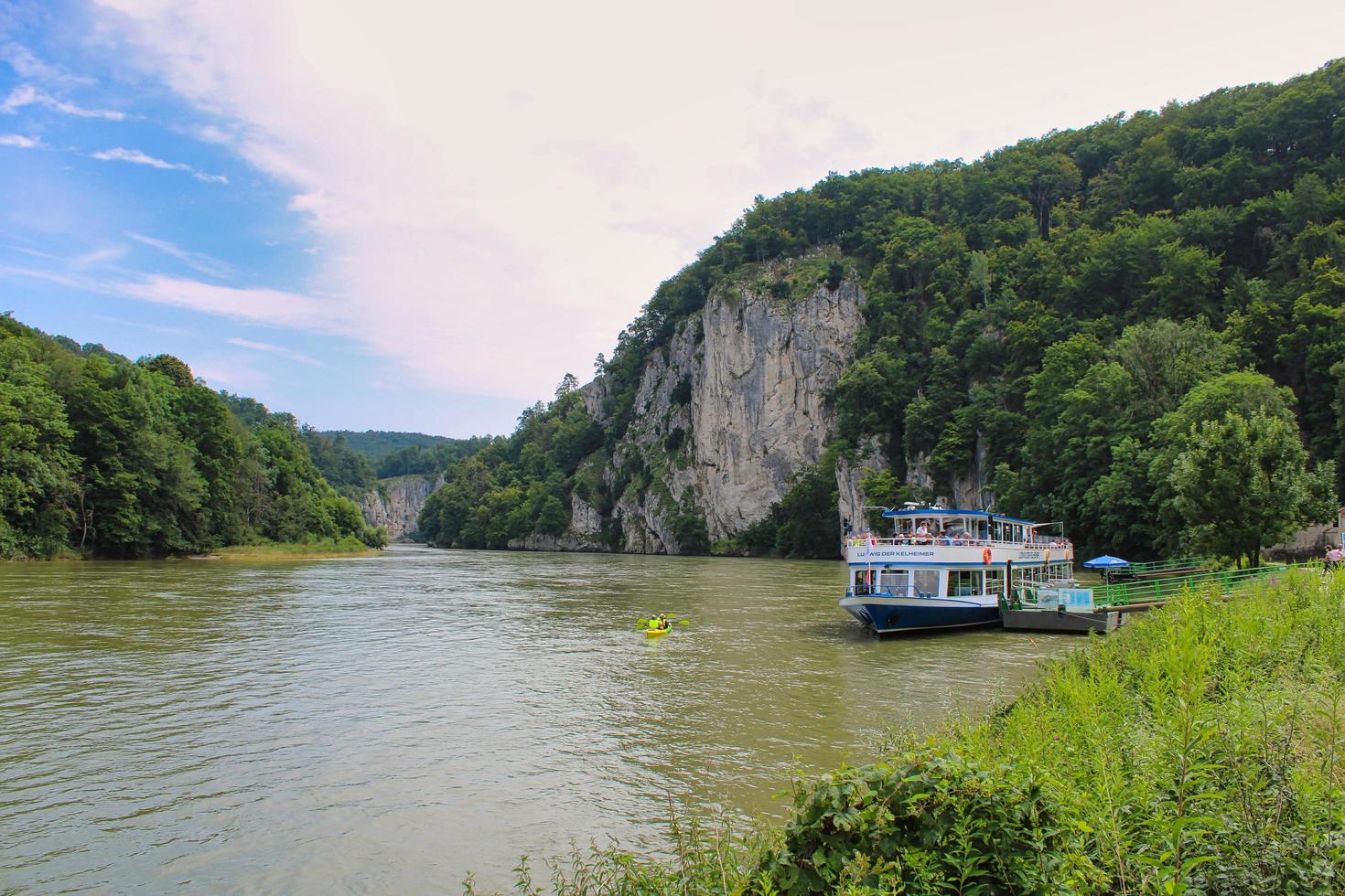 alemania, 2021 - viaje en barco desde kehlheim a weltenburg por el río danubio foto