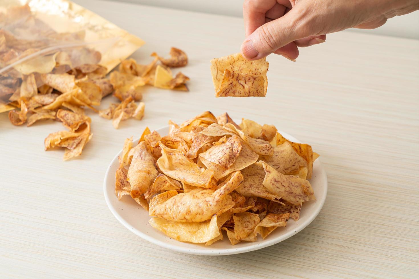 chips de taro dulce crujiente - snack foto