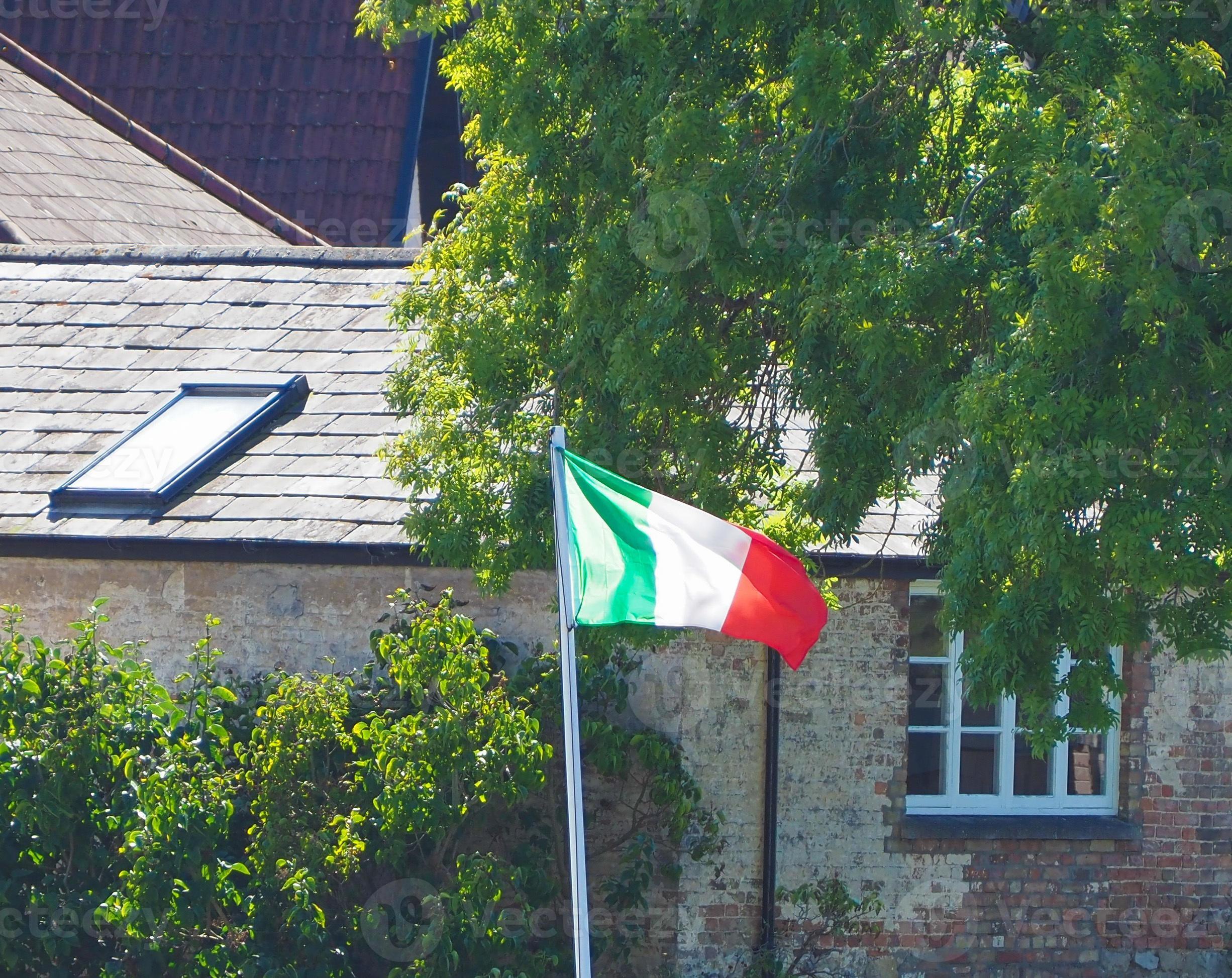 Italian Flag of Italy 3376965 Stock Photo at Vecteezy