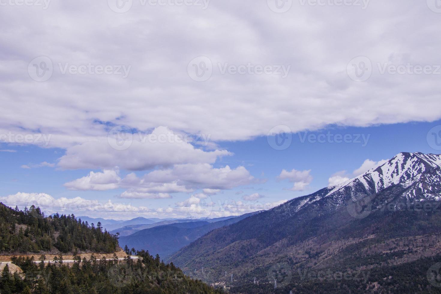 Meili Snow Mountain Kawa Karpo ubicado en la provincia de Yunnan, China foto