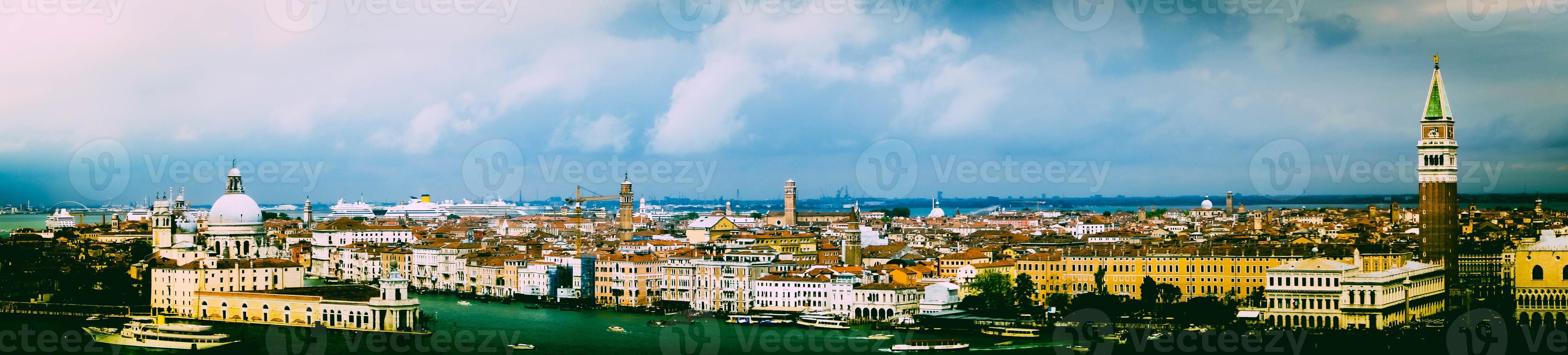 ciudad de venecia en la laguna del mar adriático foto