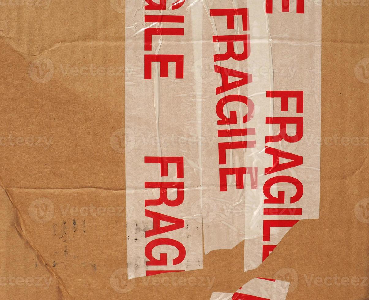 frágil en paquete de cartón foto