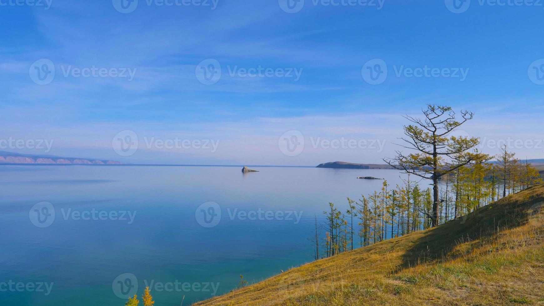 Lago Baikal isla Olkhon en un día soleado, Irkutsk Rusia foto