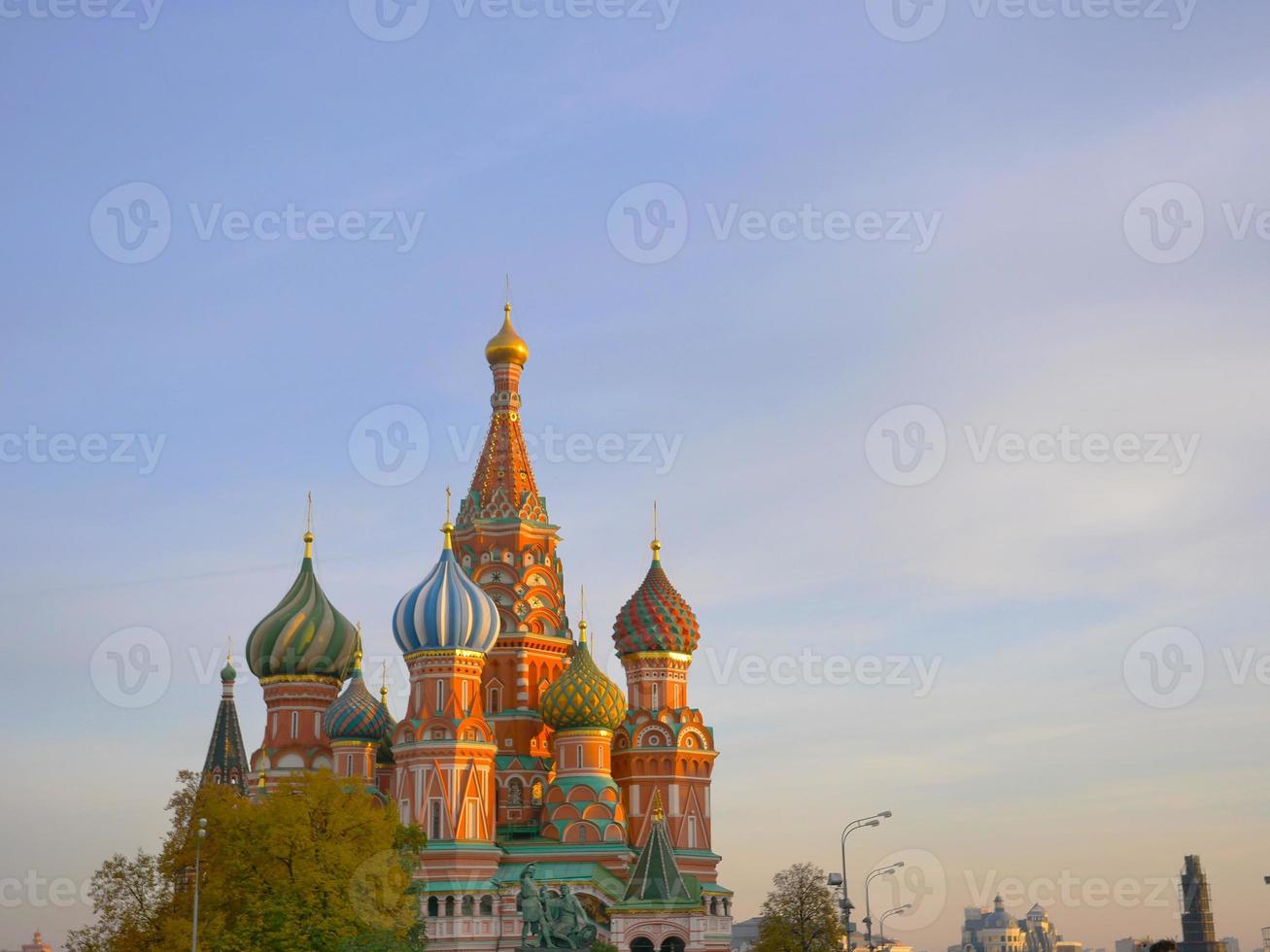 S t. Catedral de Basilio en la Plaza Roja del Kremlin de Moscú, Rusia foto