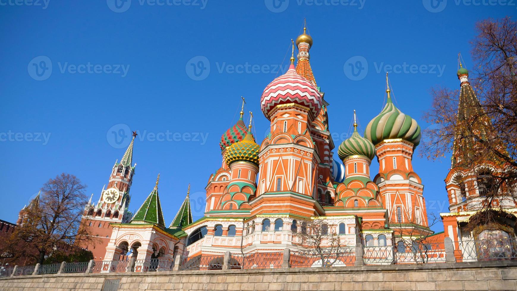 S t. Catedral de Basilio en la Plaza Roja del Kremlin de Moscú, Rusia foto