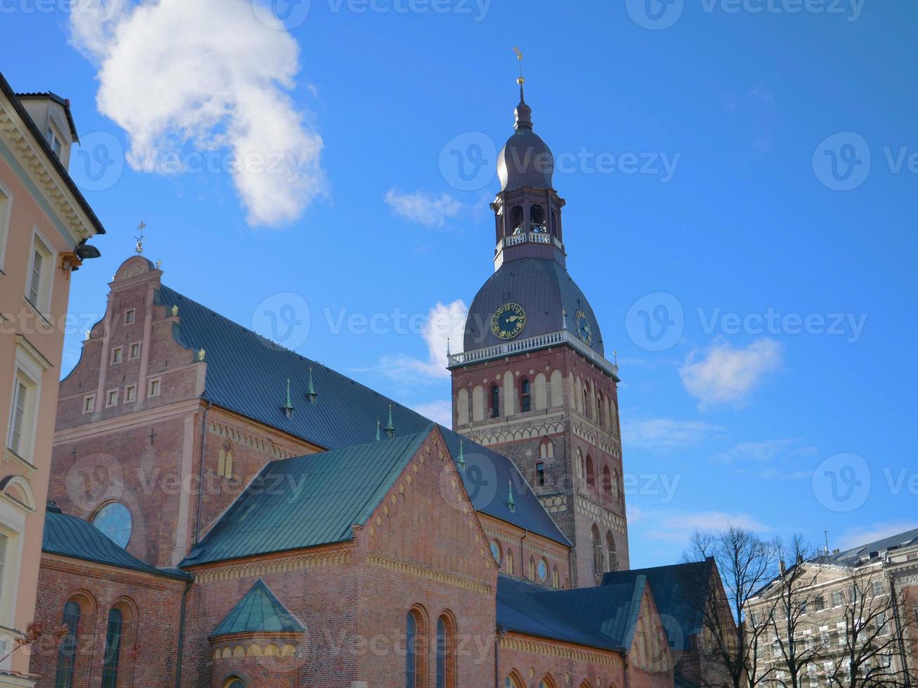Famoso paisaje de arquitectura en el casco antiguo de Riga Letonia foto