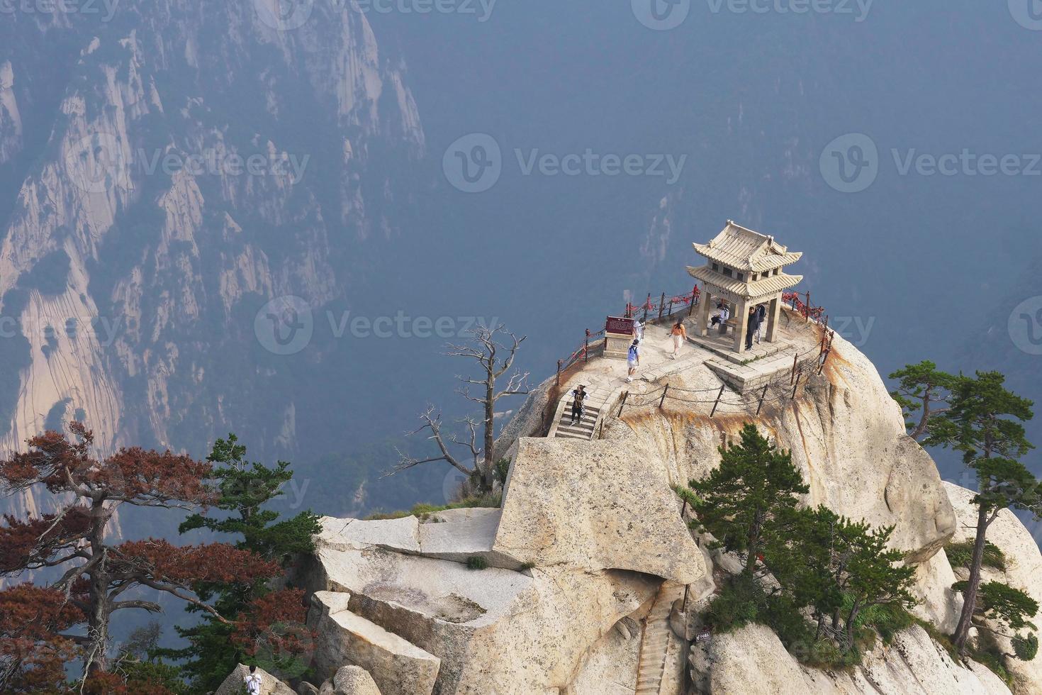 pabellón de ajedrez en la cima de la montaña huashan, china foto