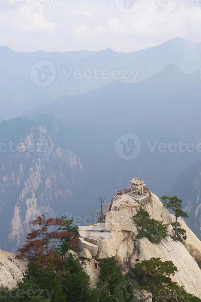 pabellón de ajedrez en la cima de la montaña huashan, china foto