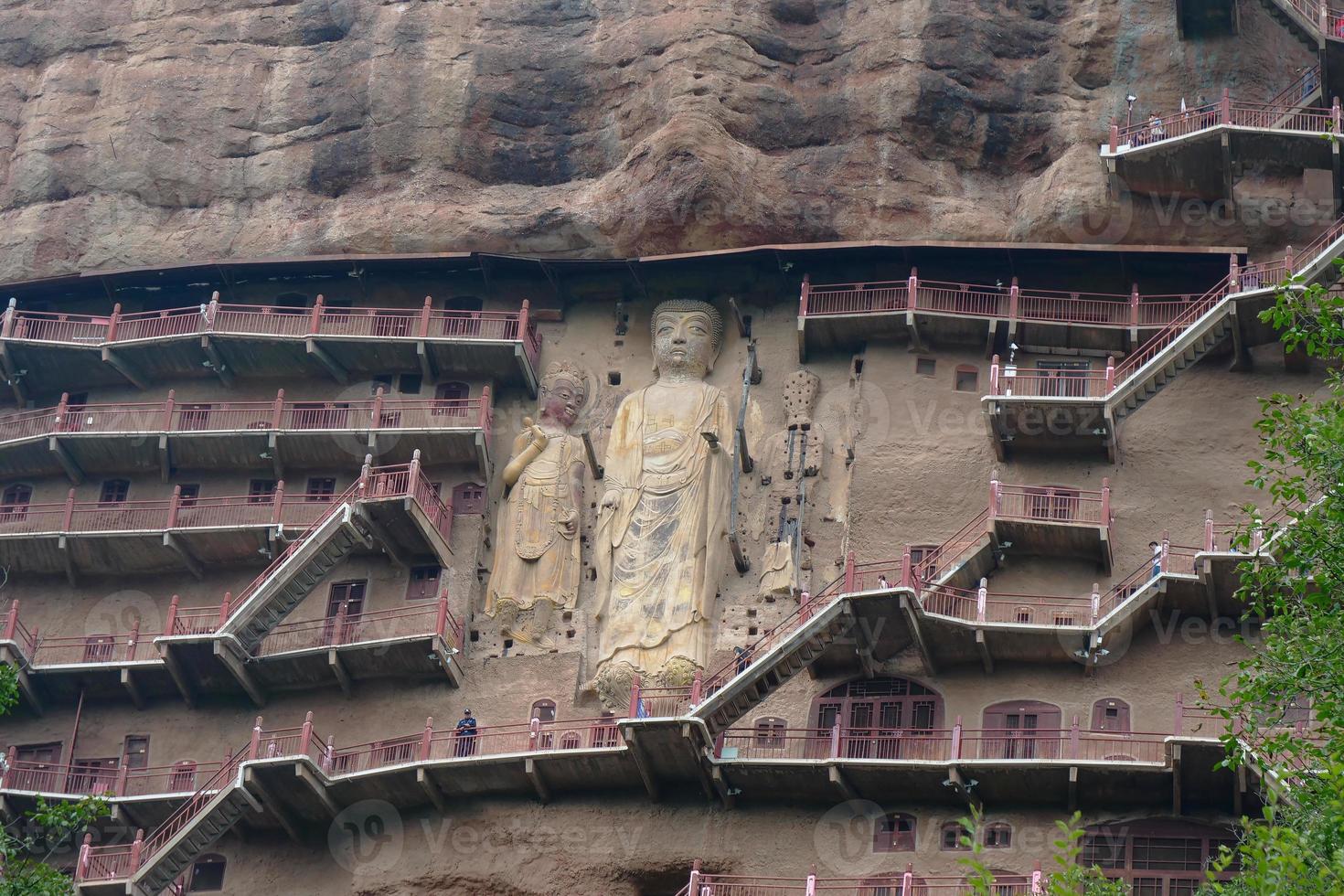 complejo de templos y cuevas de maijishan en la ciudad de tianshui, provincia de gansu, china. foto