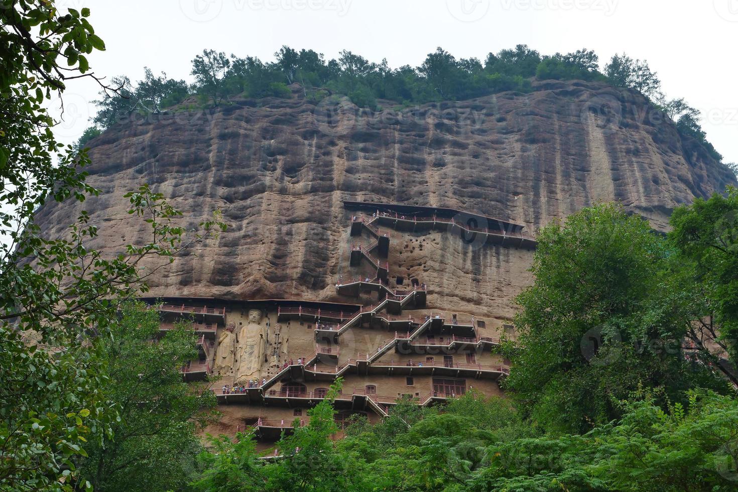 complejo de templos y cuevas de maijishan en la ciudad de tianshui, provincia de gansu, china. foto