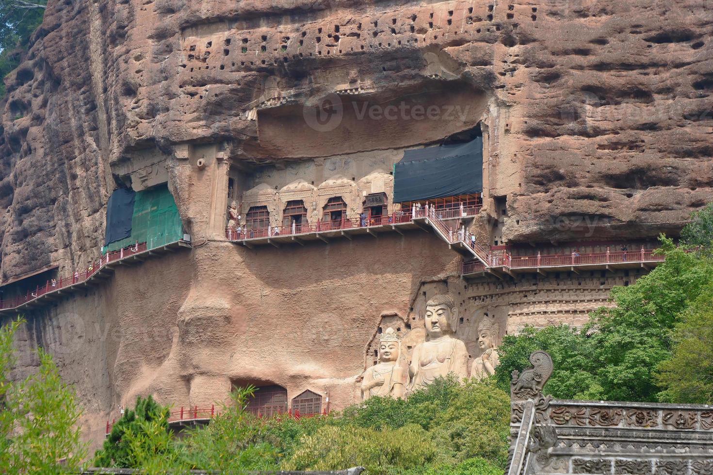 complejo de templos y cuevas de maijishan en la ciudad de tianshui, provincia de gansu, china. foto