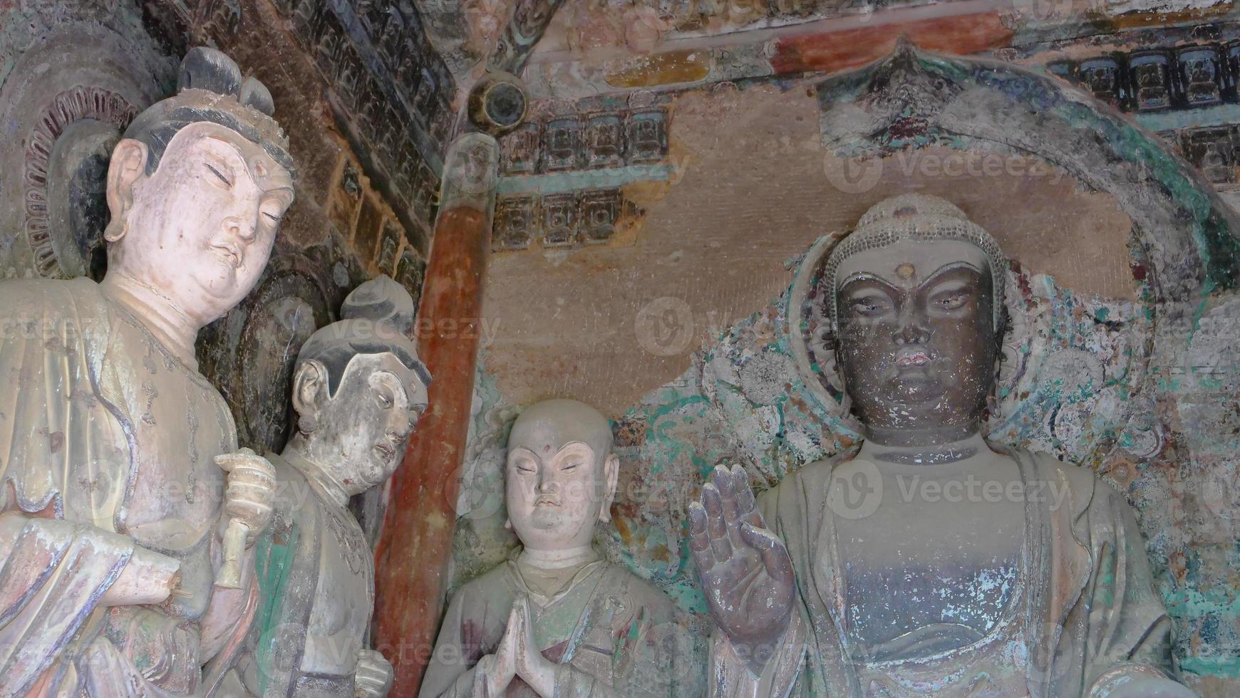 complejo de templos y cuevas de maijishan en la ciudad de tianshui, provincia de gansu, china. foto