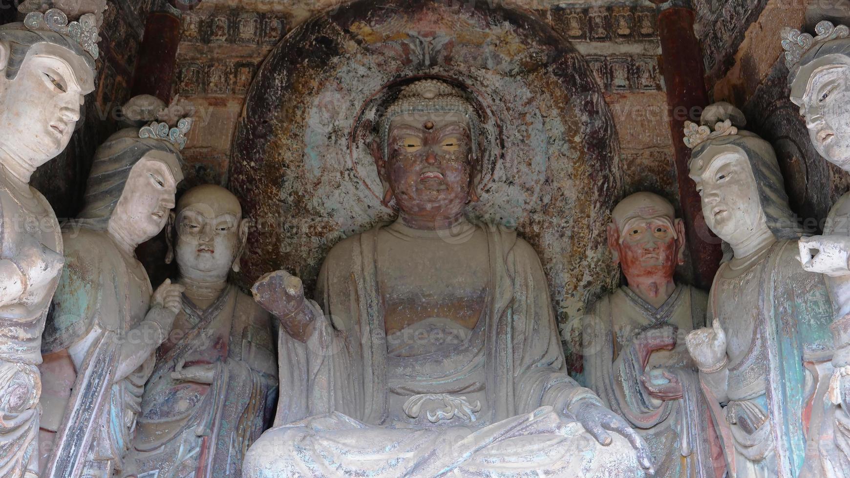 complejo de templos y cuevas de maijishan en la ciudad de tianshui, provincia de gansu, china. foto