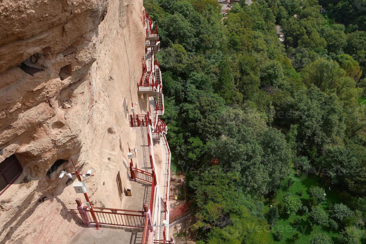 complejo de templos y cuevas de maijishan en la ciudad de tianshui, provincia de gansu, china. foto