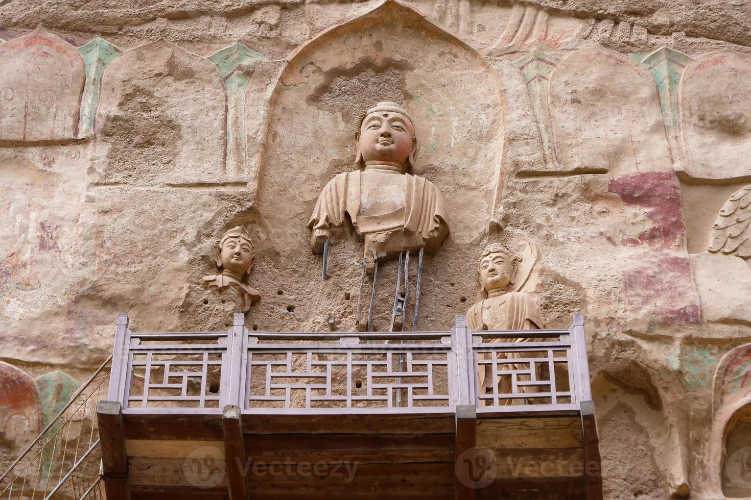 Alivio de la gruta del templo de la shao en tianshui wushan china foto