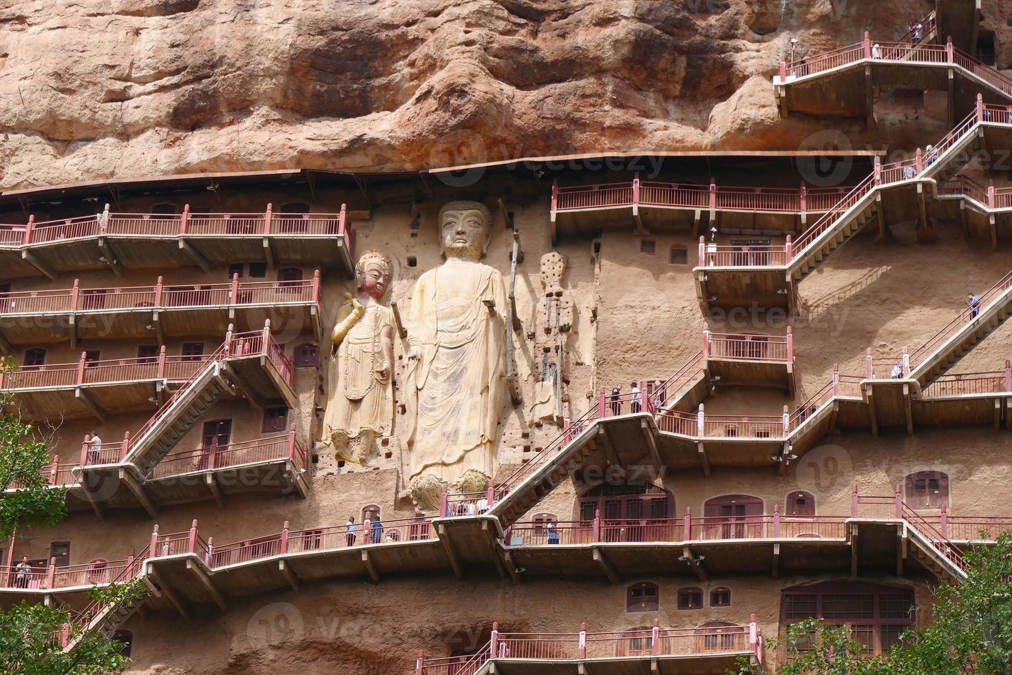 complejo de templos y cuevas de maijishan en la ciudad de tianshui, provincia de gansu, china. foto