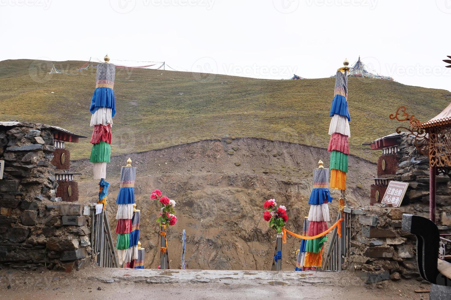 templo budista tibetano en laji shan provincia de qinghai china foto