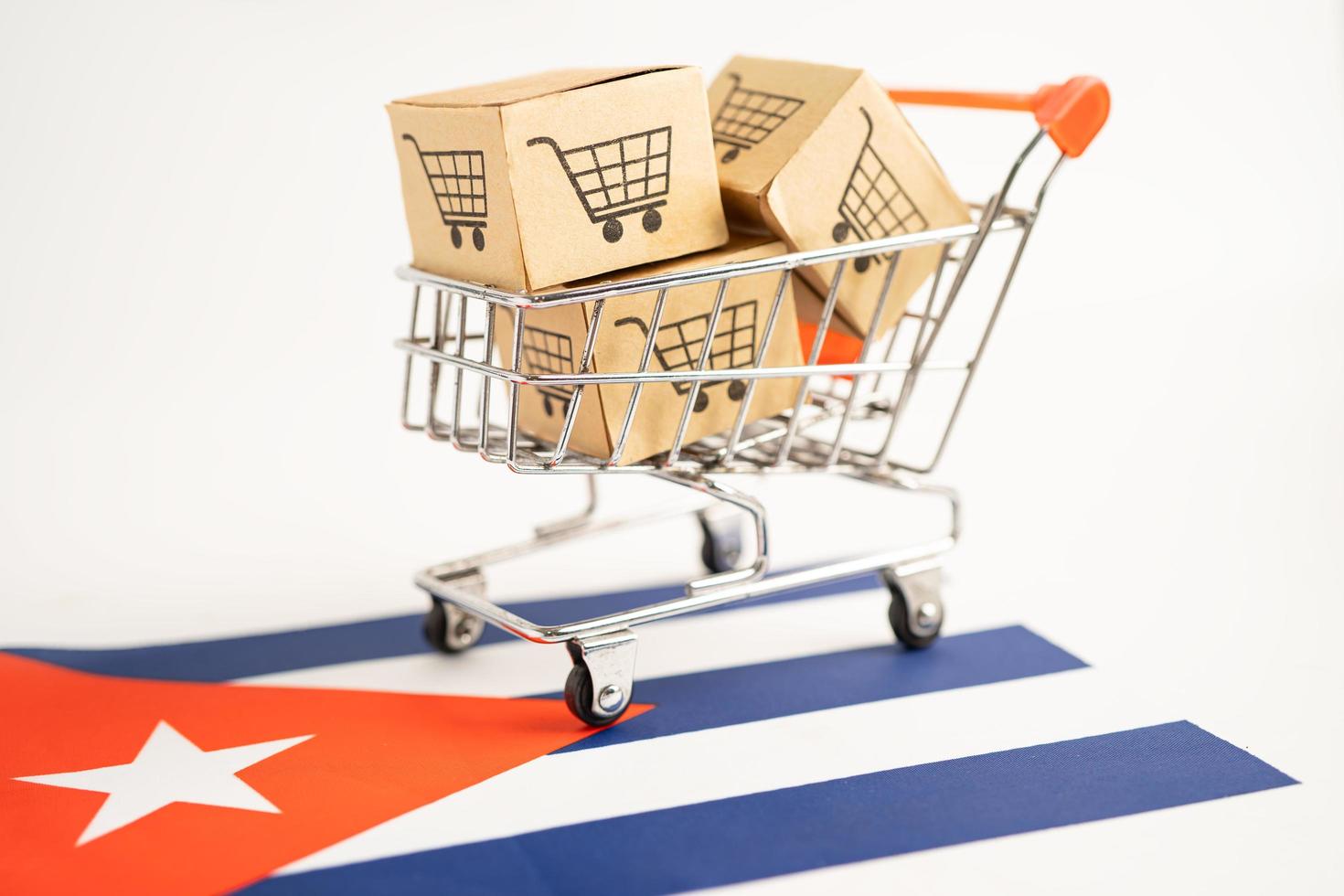 Box with shopping cart logo and Cuba flag, Import Export online photo