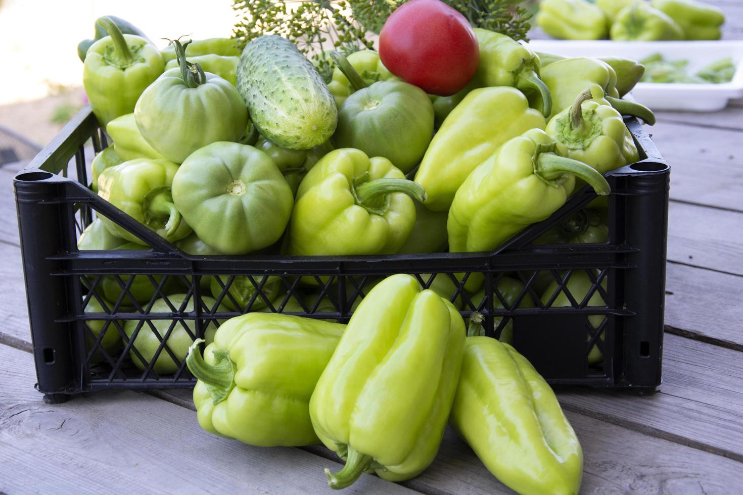 verduras en un primer plano de caja negra foto